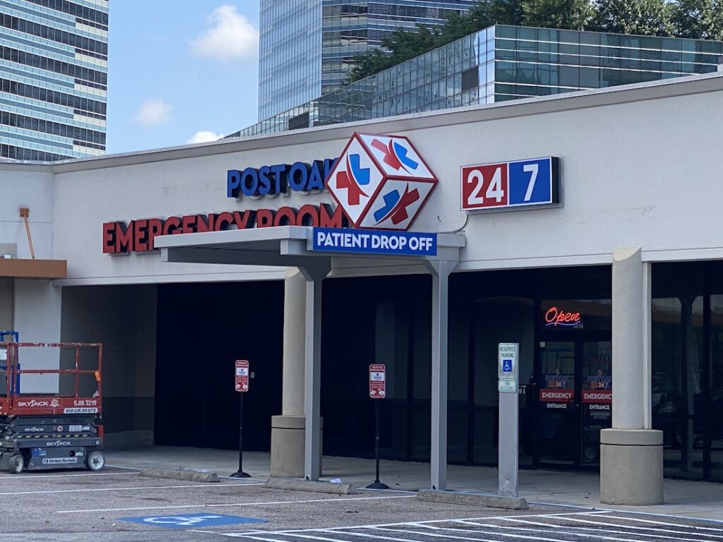 Eye catching 3D Houston outdoor signage for emergency urgent care