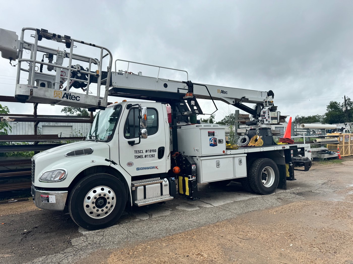 4D SignWorx crane and bucket trucks ready for a Houston sign installation