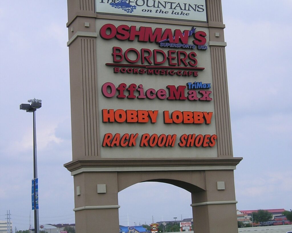 A multi-tenant retail pylon with an arched crown, built and installed by 4D SignWorx